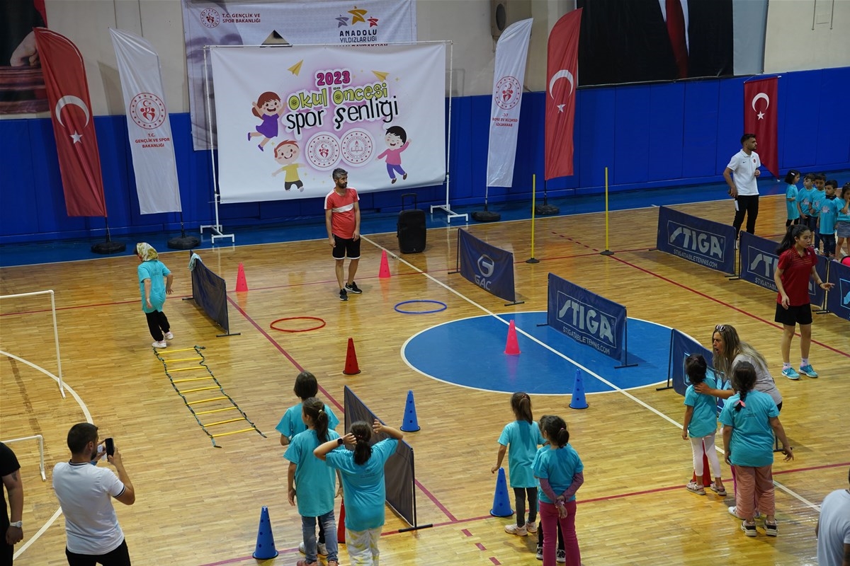 ISPARTA - Yaz spor okullarının açılışı yapıldı
