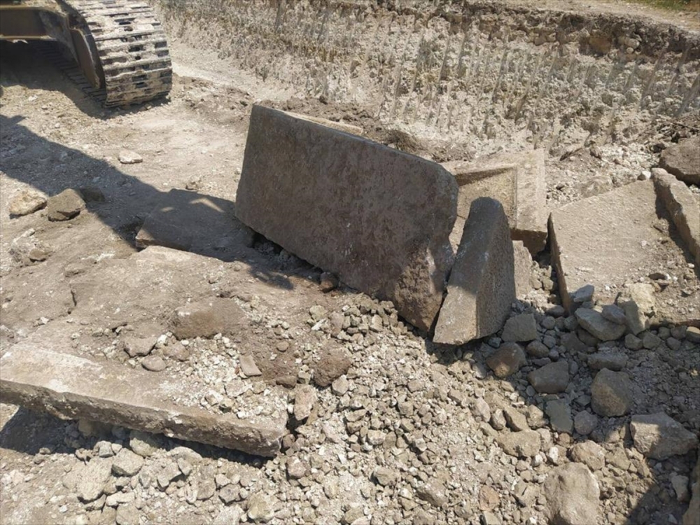 Afyonkarahisar'da temel kazısında lahit bulundu