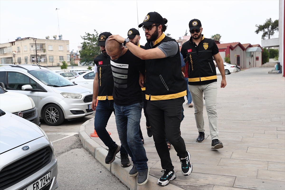 ADANA - Baba ve oğlunu darbedip paralarını gasbeden 2 zanlı tutuklandı