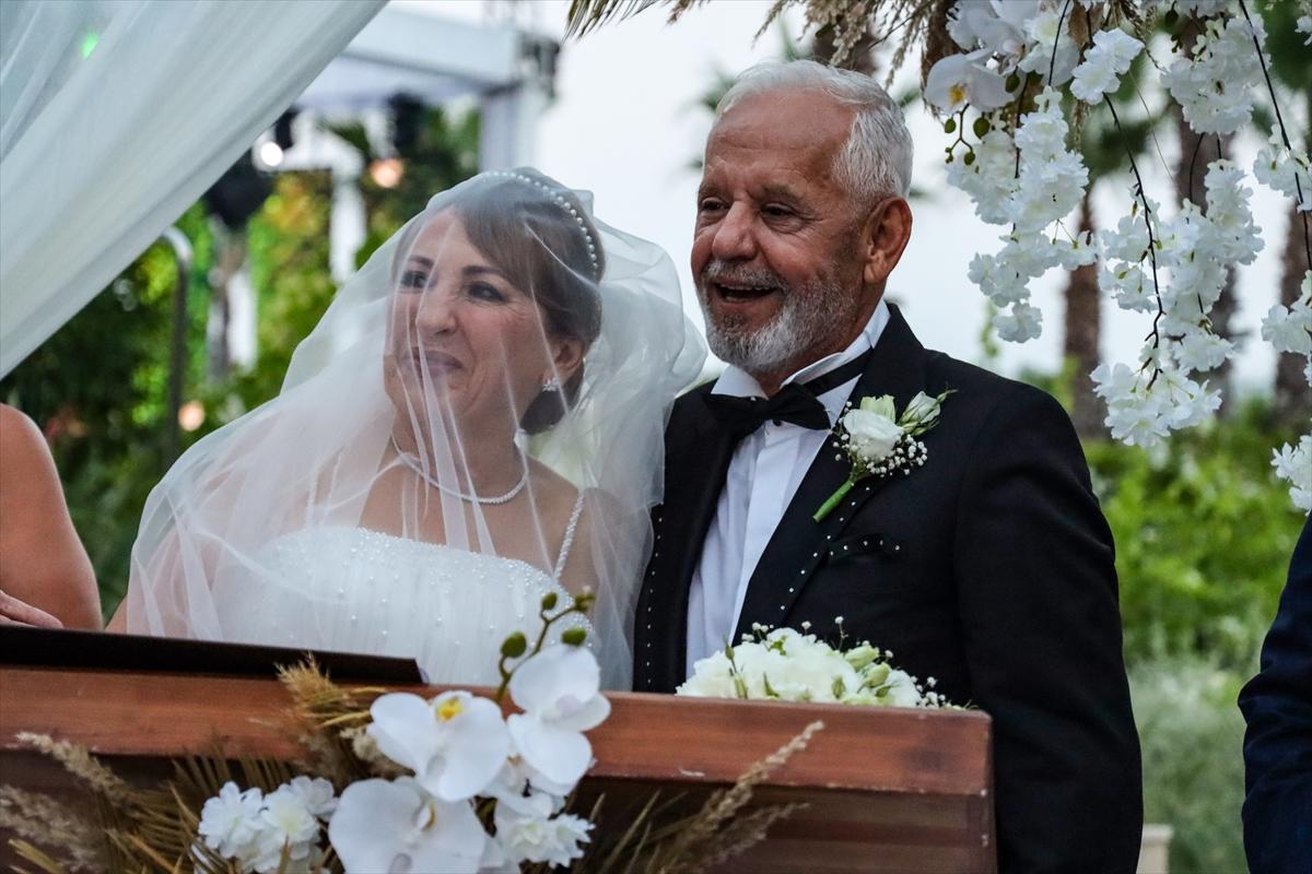 Adana'da 50 yıllık evli çift nikah tazeledi
