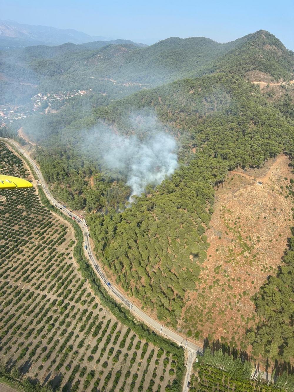 Muğla'da ormanlık alanda çıkan yangına müdahale ediliyor
