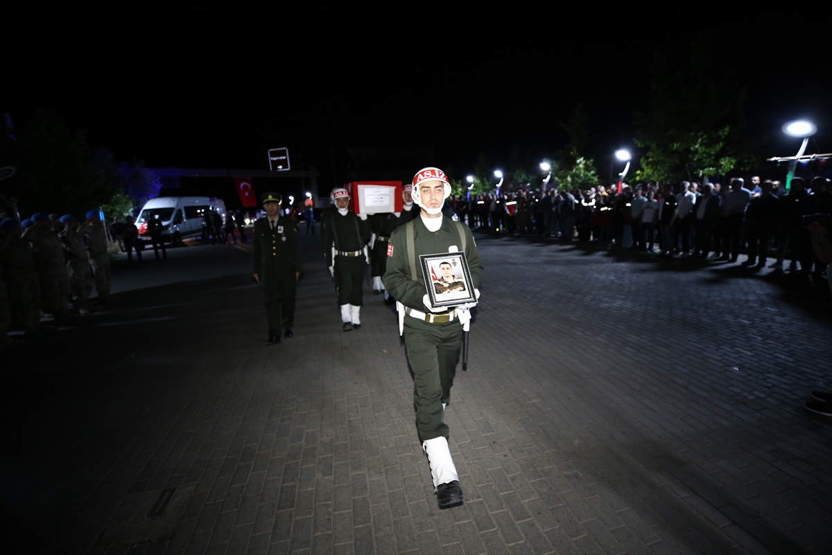BİNGÖL - Şehit Piyade Er Furkan Günerigök, Bingöl'de son yolculuğuna uğurlandı