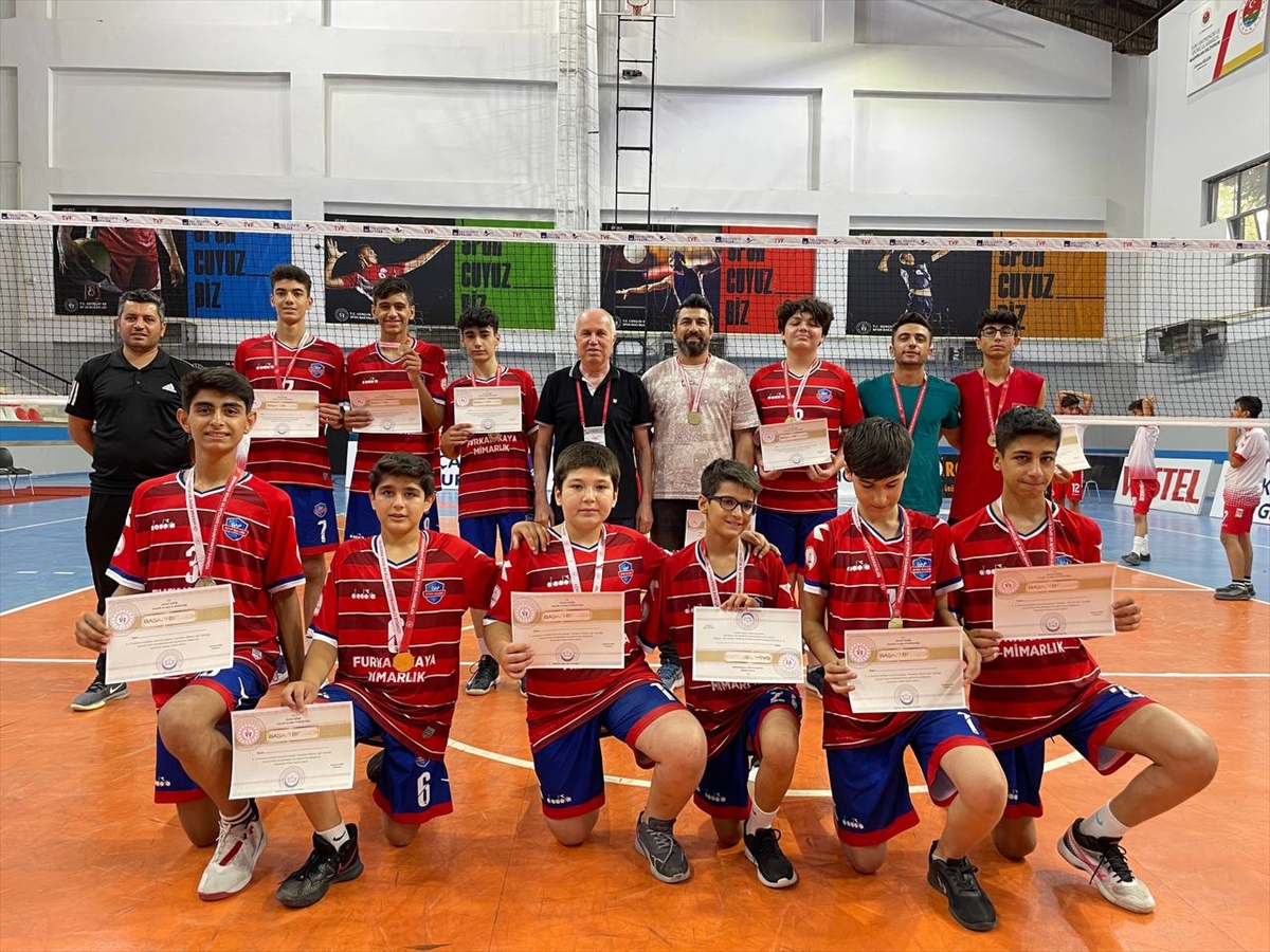 ŞIRNAK - ANALİG Voleybol çeyrek final müsabakaları sona erdi