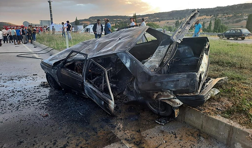 Araç Hurdaya Döndü 6 Kişi Yaralandı