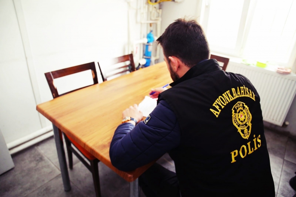 Afyonkarahisar'da aranan ve çeşitli suçlardan hükümlü 7 kişi yakalandı