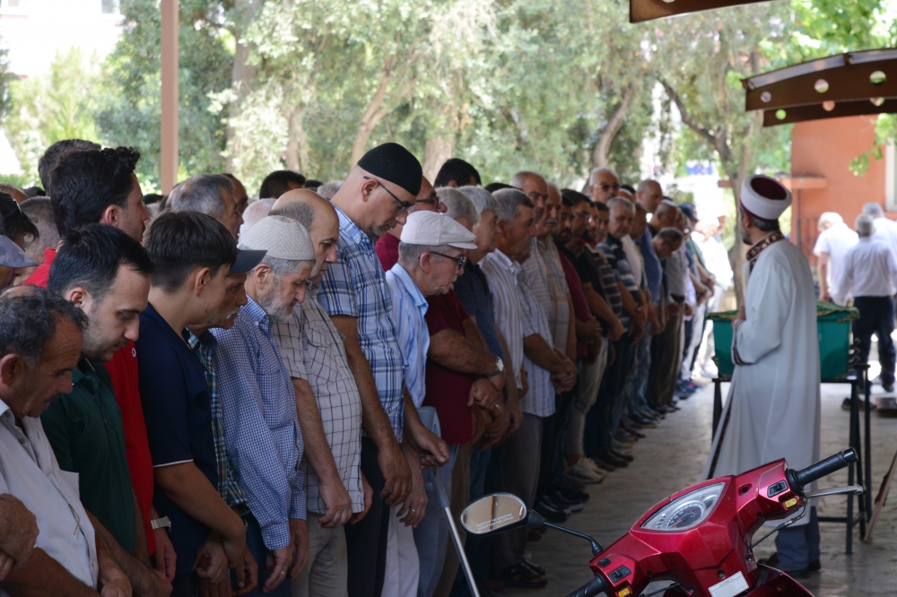 Manisa'da arıların soktuğu bal üreticisi öldü
