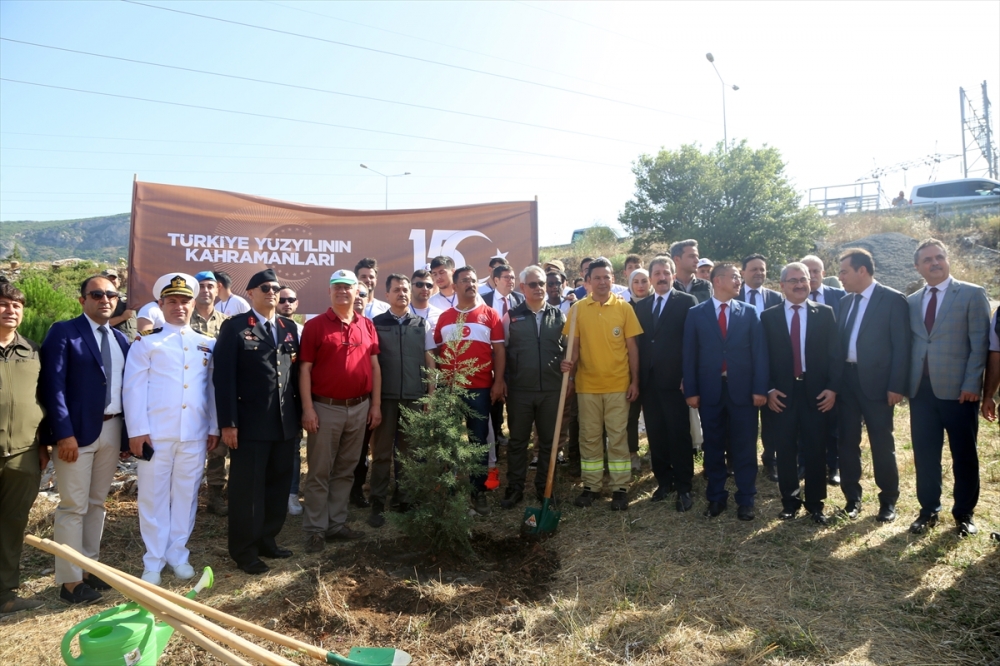 Antalya ve çevre illerde 15 Temmuz'da şehit kabirleri ziyaret edildi