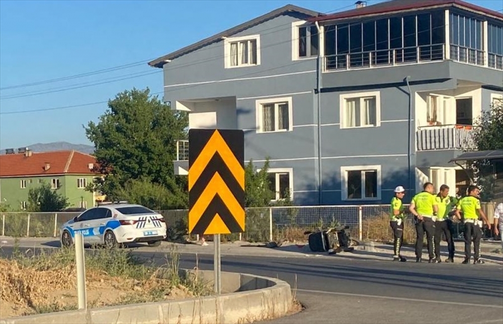 Denizli'de otomobille çarpışan elektrikli bisikletin sürücüsü öldü