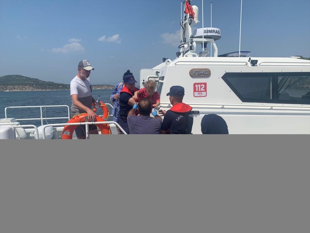 İzmir'de gezi teknesinde rahatsızlanan çocuğa tıbbi tahliye