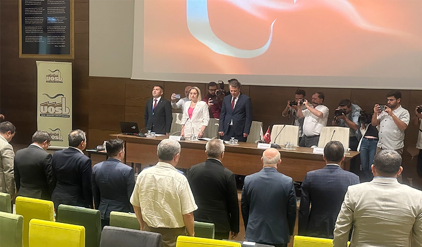 UOSB Genel Kurulu’nda Sanayi ve Teknoloji Müdürünün İstiklal Marşı Unutkanlığı!