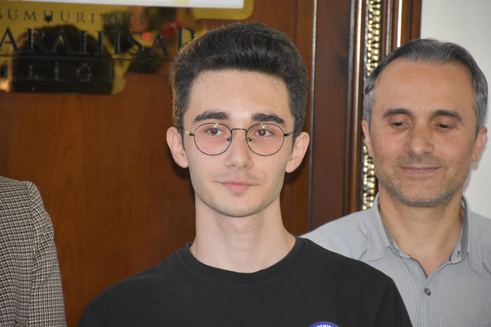Afyonkarahisar'da YKS birincilerinden Emre Ekici, başarısının sırrını anlattı:
