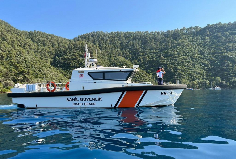Muğla'da sahil güvenlik ekipleri orman yangınlarına karşı denizden devriye görevi yapıyor