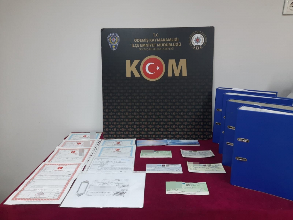 İzmir'de tefecilik operasyonunda 2 kişi gözaltına alındı