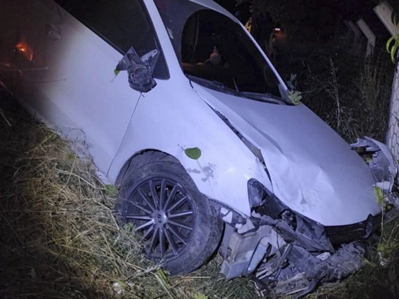 Banaz'da Şarampole Düşen Otomobilin Sürücüsü Yaralandı!