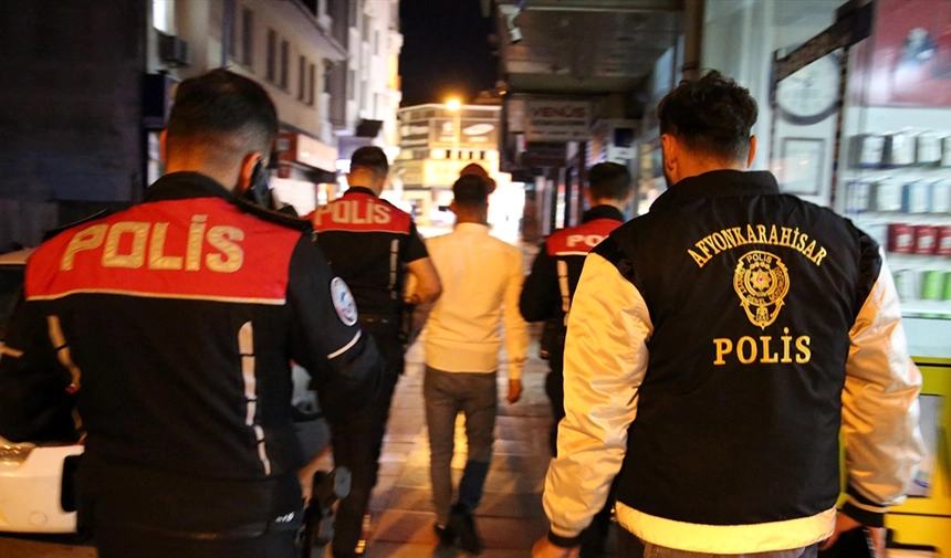 Afyonkarahisar'da Çeşitli Suçlardan Aranan 6 şüpheli Yakalandı!