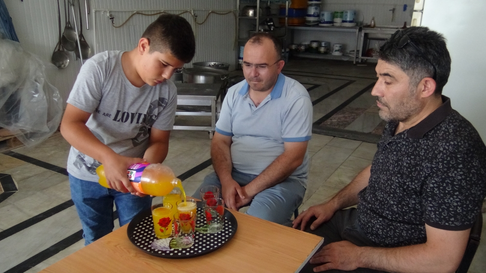 Sandıklı'da çocuklar esnafların yanında meslek öğreniyor