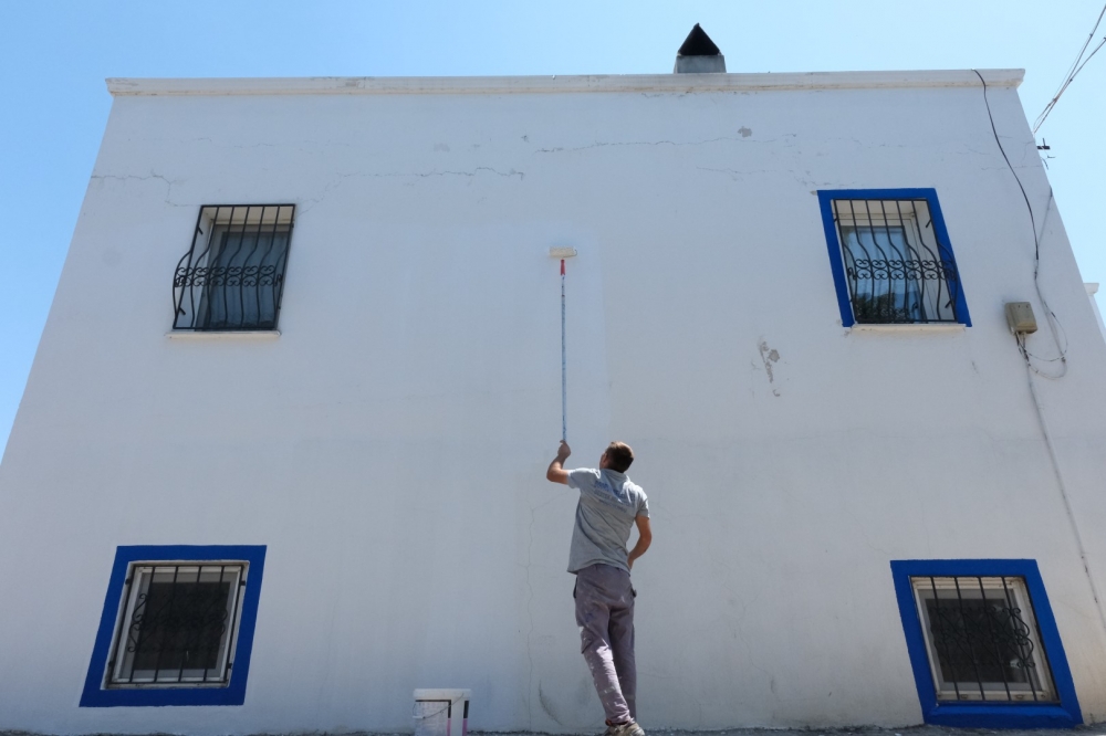 Bodrum'un Bitez Mahallesi'nde sokaklar mavi ve beyaza boyanıyor