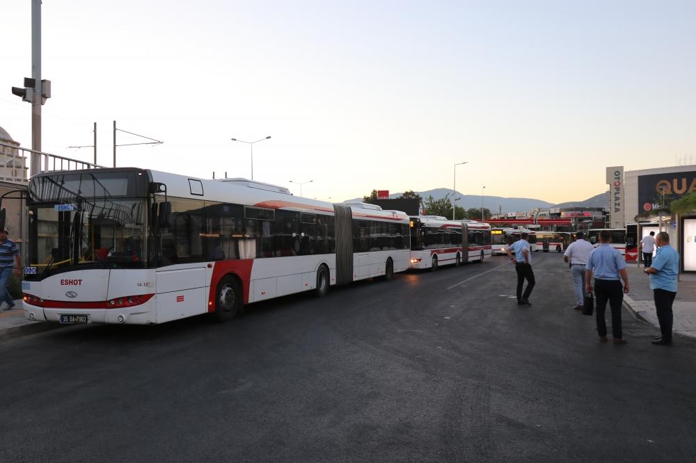 İzmir'de metro ve tramvay çalışanları greve gitti