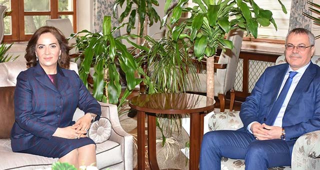 Vali Funda Kocabıyık, Manisa Valisi Ahmet Deniz'i Makamında Ziyaret Etti