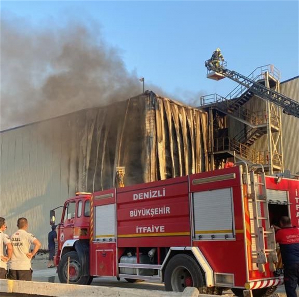 Denizli'de demir çelik fabrikasında çıkan yangın söndürüldü