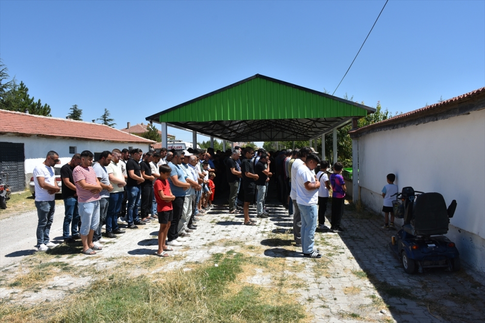Afyonkarahisar'da ATV kazasında hayatını kaybeden 2 kardeşin cenazesi defnedildi
