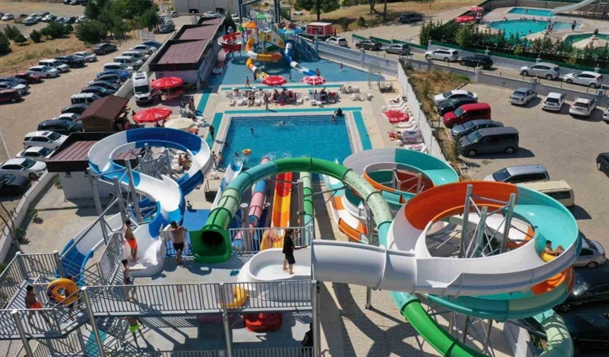 Banaz Hamam Boğazı Aquapark’ta saatler ve ücretler açıklandı