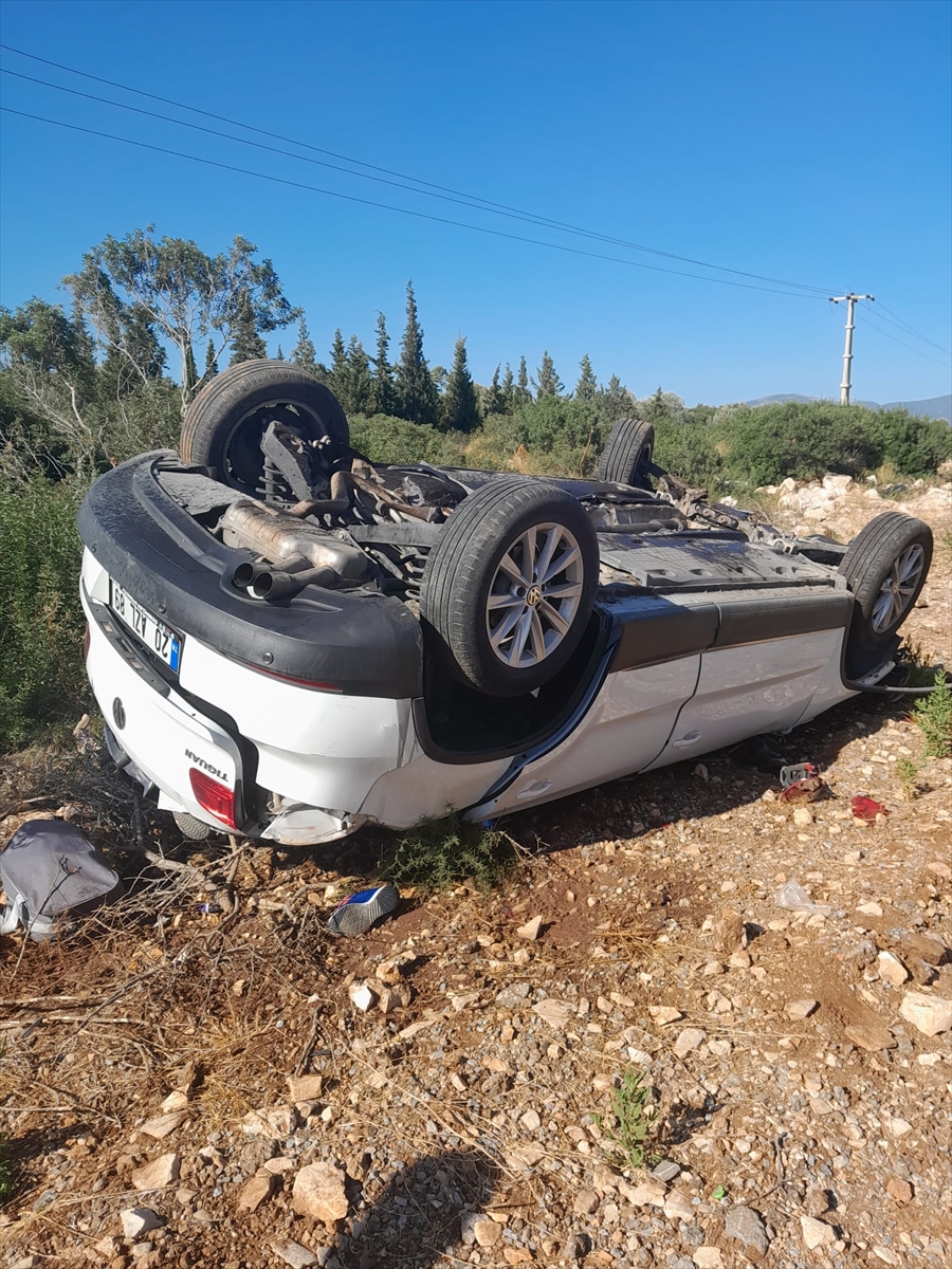 Aydın'da takla atan otomobildeki 4 kişi yaralandı