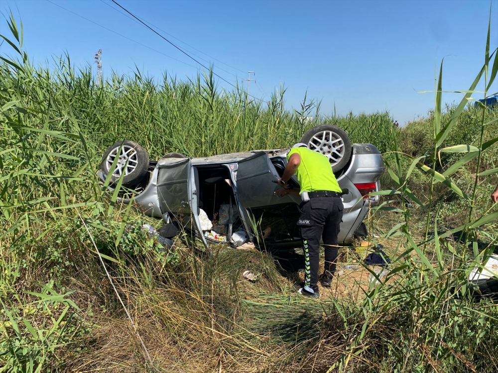 Manisa'da şarampole devrilen otomobildeki 5 kişi yaralandı