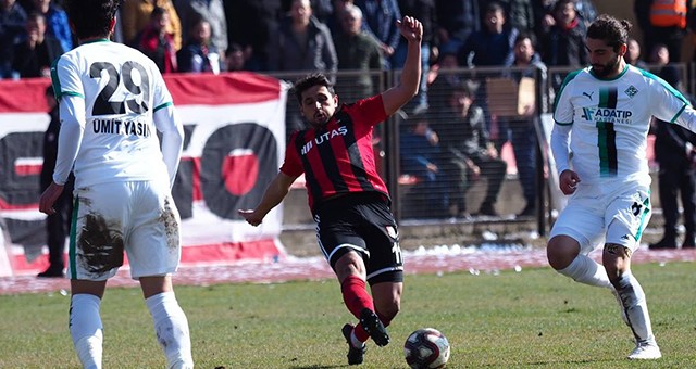 Utaş Uşakspor, Lider Sakaryaspor İle Golsüz Berabere Kaldı.