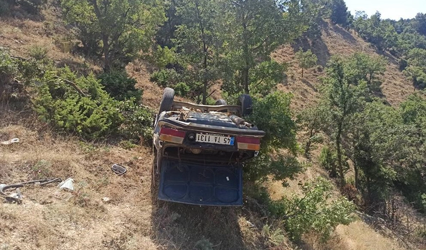 Uşak'ta şarampole devrilen otomobilin sürücüsü yaralandı