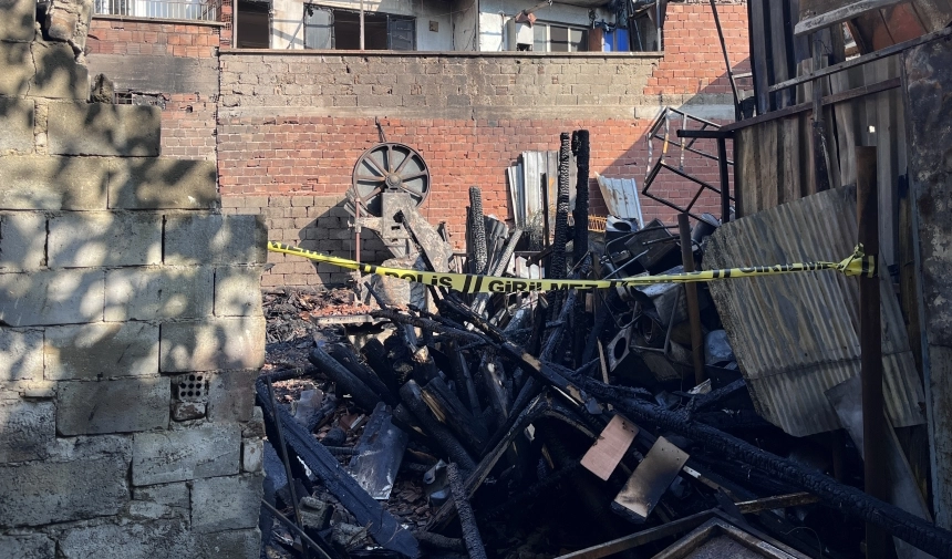 Denizli'de marangoz atölyesinde çıkan yangın çevredeki binalara sıçradı