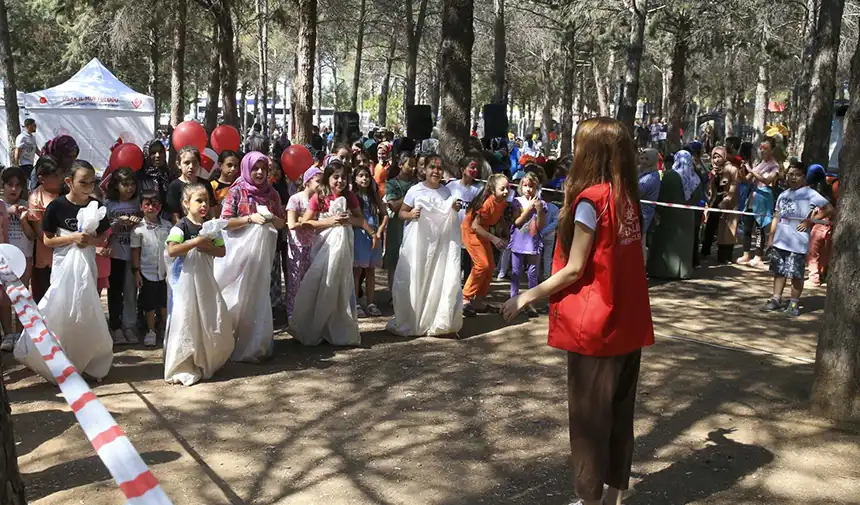 Uşak'ta Yaz Kur'an Kursları Kapanış Şenliği Coşku İçinde Gerçekleşti
