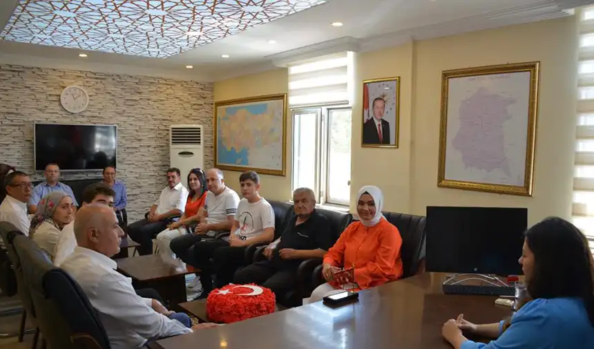 Eşme'de LGS Sınavında Dereceye Giren Öğrencilere Altın Verildi