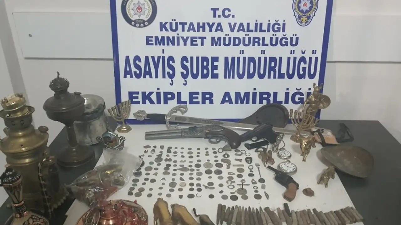 Kütahya'da Tarihi Eser Taşıyan Şüpheli, Otomobilinde Yakalandı
