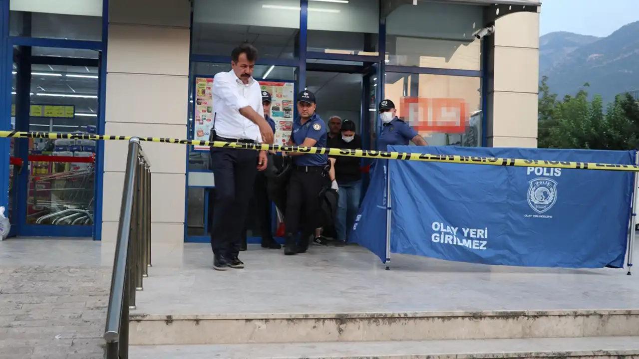 Boşanma Aşamasında Olduğu Eşini Tabancayla Ağır Yaraladı, Aynı Silahla İntihar Etti!