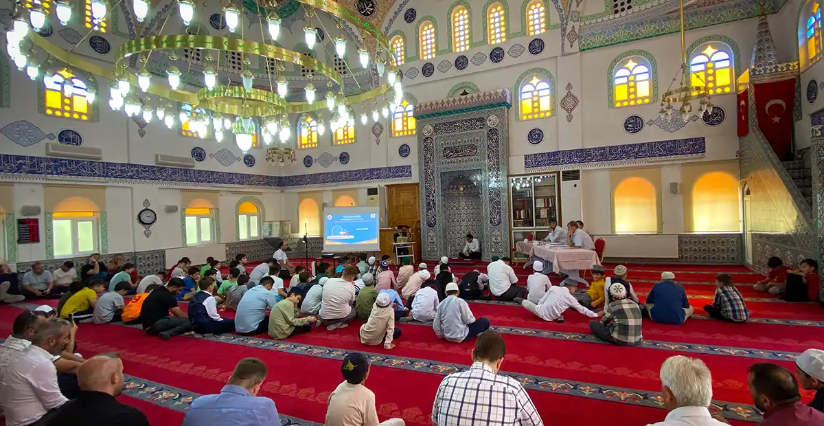 Genç Hafızların yarıştığı "Kur'an-ı Kerim'i Güzel Okuma Finali Uşak’ta Yapıldı. Birinci İzmir’den..