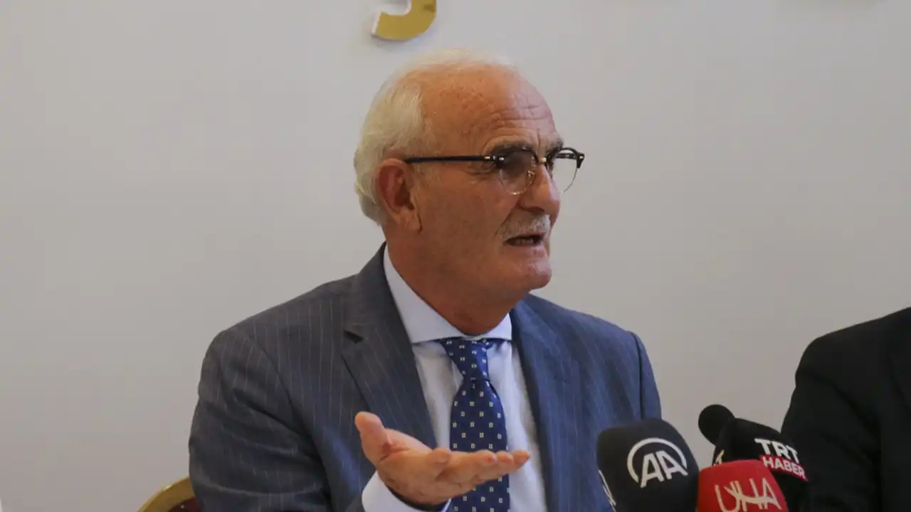 Yusuf Ziya Yılmaz Uşak’ta Ak Partililere Seslendi: 'Bırakın Muhalefet Birbirinin Ayağını Kaydırsın'
