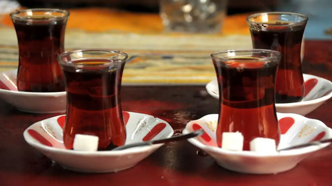 Çay fiyatlarında artış sürüyor: Çaykur’dan çaya yüzde 4.5 zam! Son 3 ayda 3 kez zamlanan çay fiyatını duyan şaşırıyor...
