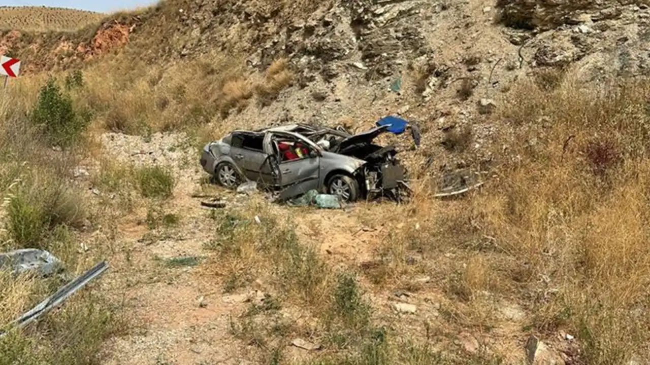 Şarampole Devrilen Otomobildeki 1 Kişi Hayatını Kaybetti