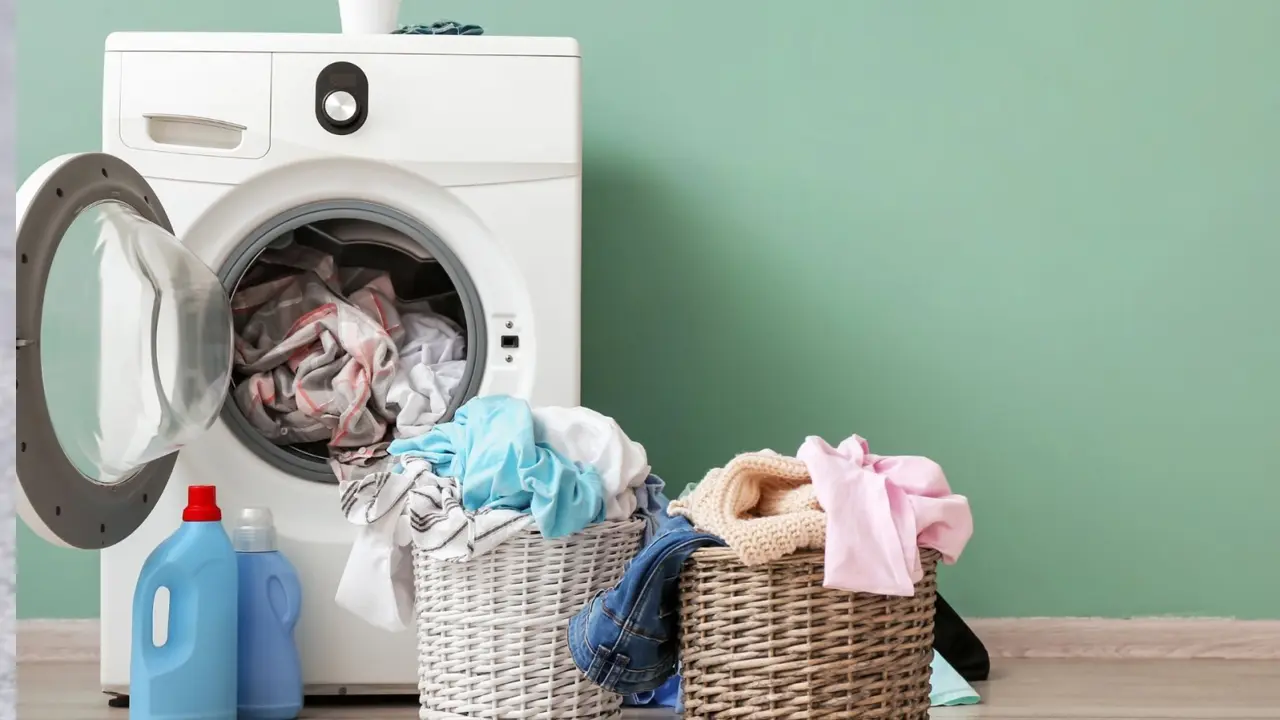 Çamaşır makinesinin ömrünü kısaltıyor: Bunları sakın çamaşır makinesinde yıkamayın!