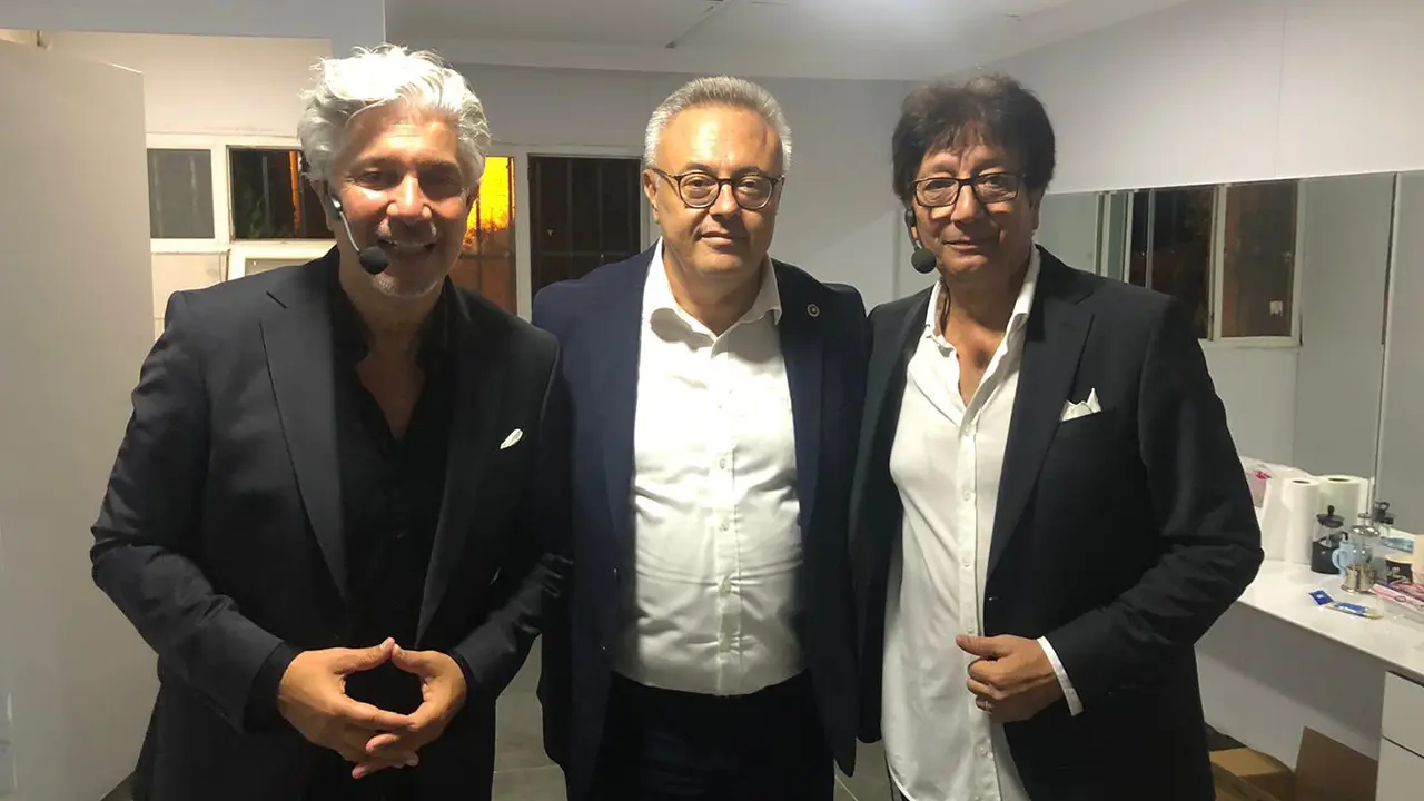 CHP Milletvekili Karaoba, Behzat-Süheyl Uygur'u Kuliste Ziyaret Edip, Teşekkür Etti