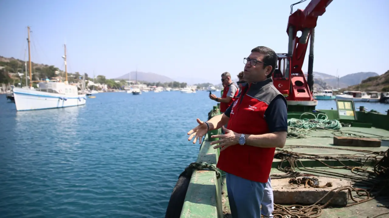 Bodrum'da Dalgıçlar Deniz Dibinden 20 Tona Yakın Tonoz ve Çapa Çıkardı