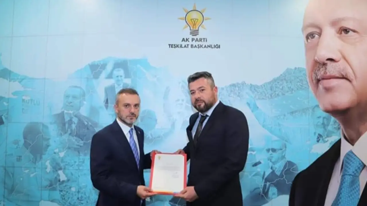 Uşak Sivaslı Ak Parti İlçe Başkanı ve Üyeler Değişim İçin İstifa Etti