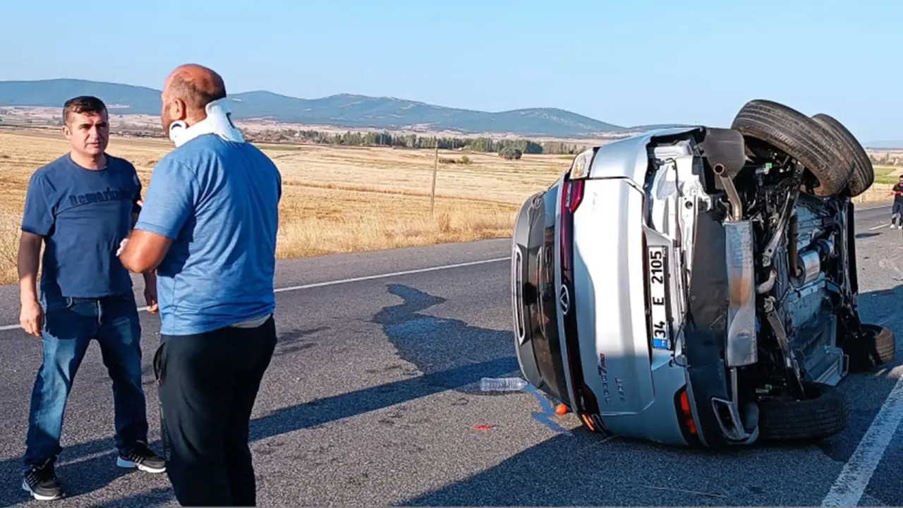 Otomobil Devrildi 4 Kişi Yaralandı