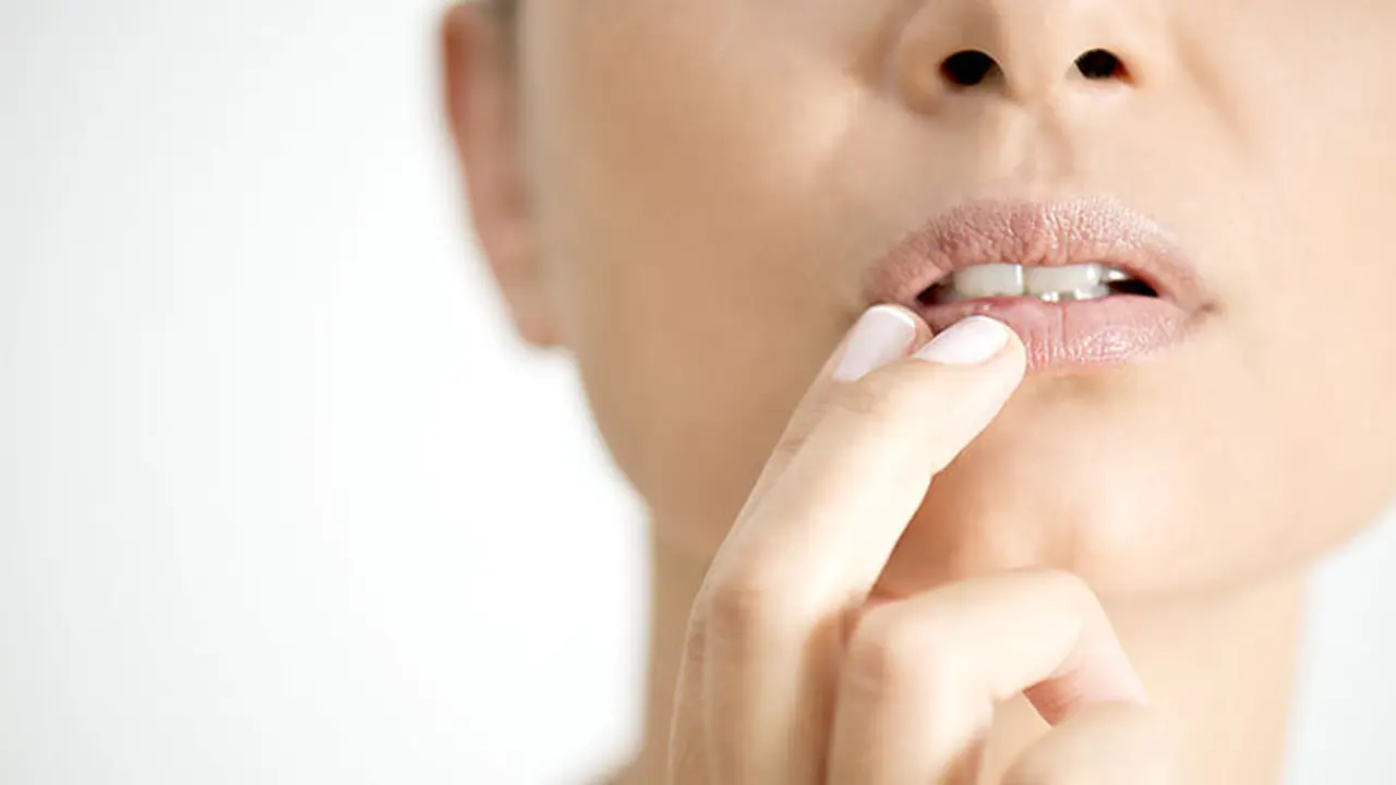 Dudaklarınız Çatlıyorsa Nedeni Vitamin Eksikliği Olabilir: Uzmanlar Dudak Çatlamasına En Etkili Yöntemleri Açıkladı!