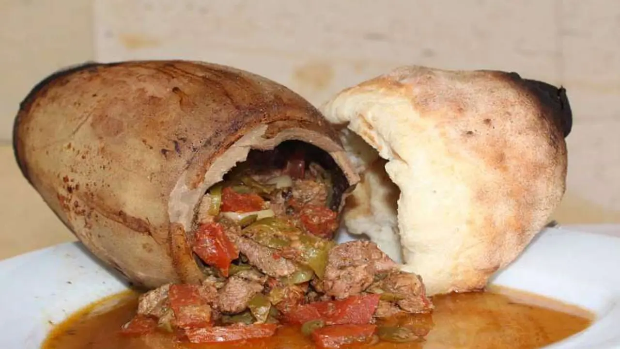 Uşak’ın Meşhur Çömlek Kebabını Yiyenler Bir Daha Unutamıyor! Enfes Lezzetiyle Uşak Çömlek Kebabı Tarifi Ve Malzemeleri..