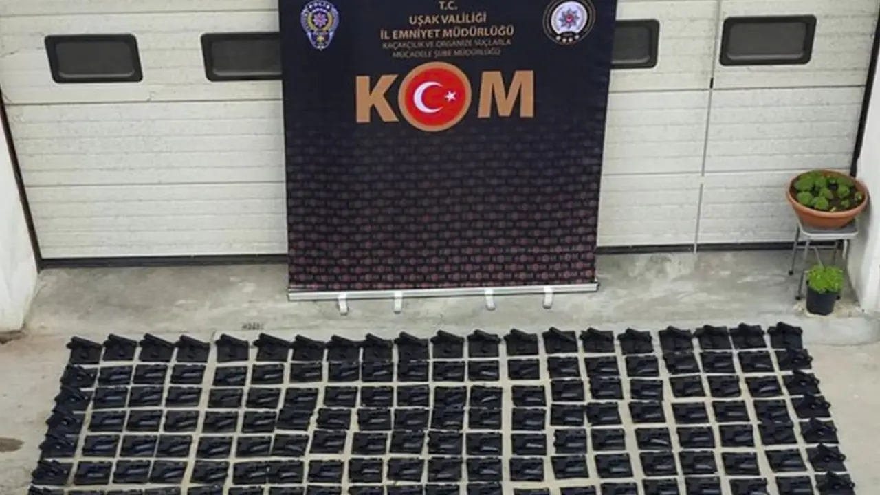 Uşak'ta Durdurulan Kamyonette Silah Cephanesi Ele Geçirildi