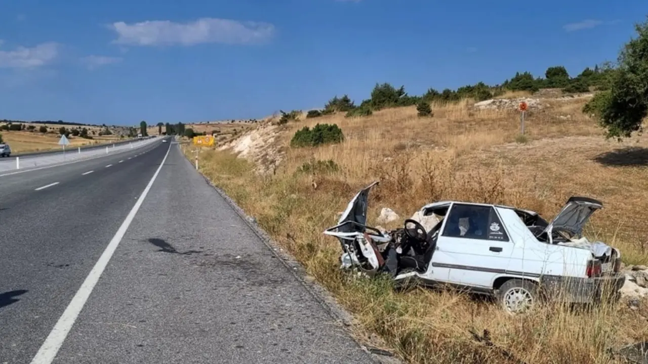 Kütahya'da Devrilen Otomobildeki 1 Çocuk Öldü, 3 Kişi Yaralandı