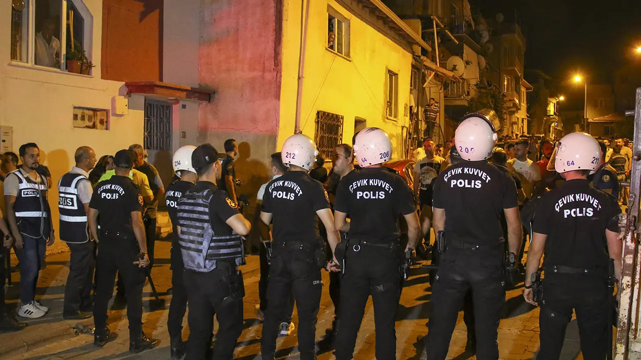 Uşak'ta Akrabalar Birbirine Girdi! Bıçaklı Kavga Sonucu 5 Kişi Yaralandı...