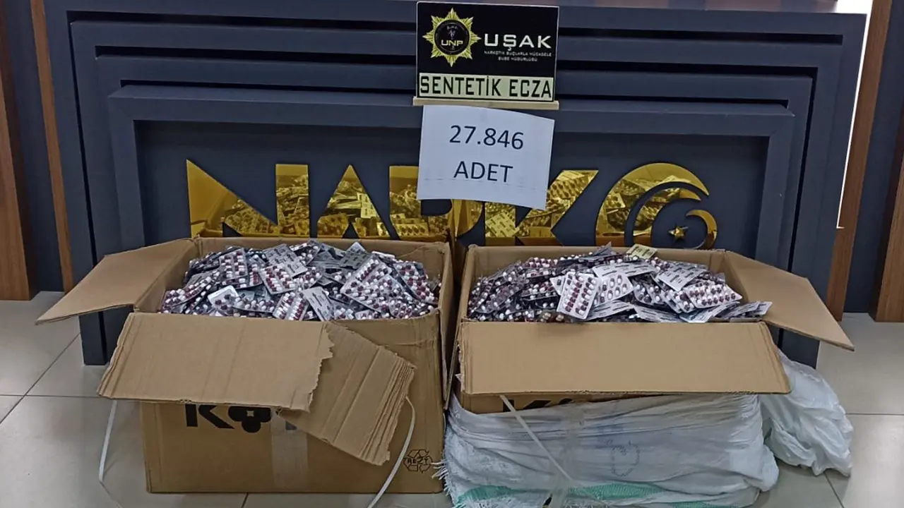Torbacıların Otomobilindeki Aramada Binlerce Hap Ele Geçirildi